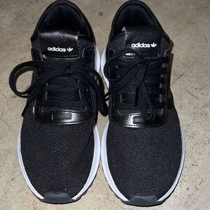 Women’s Adidas Shoe - 7.5